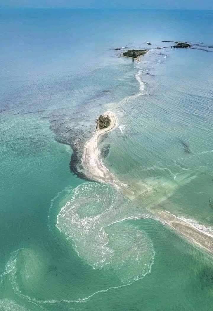 ছেঁড়া দ্বীপ, সেন্টমার্টিন, বাংলাদেশ।💙