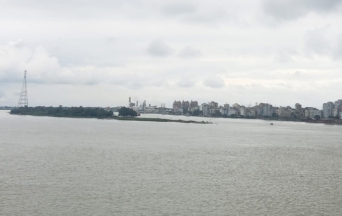 প্রকৃতির এক অনন্য রূপ মেঘনা নদী।
