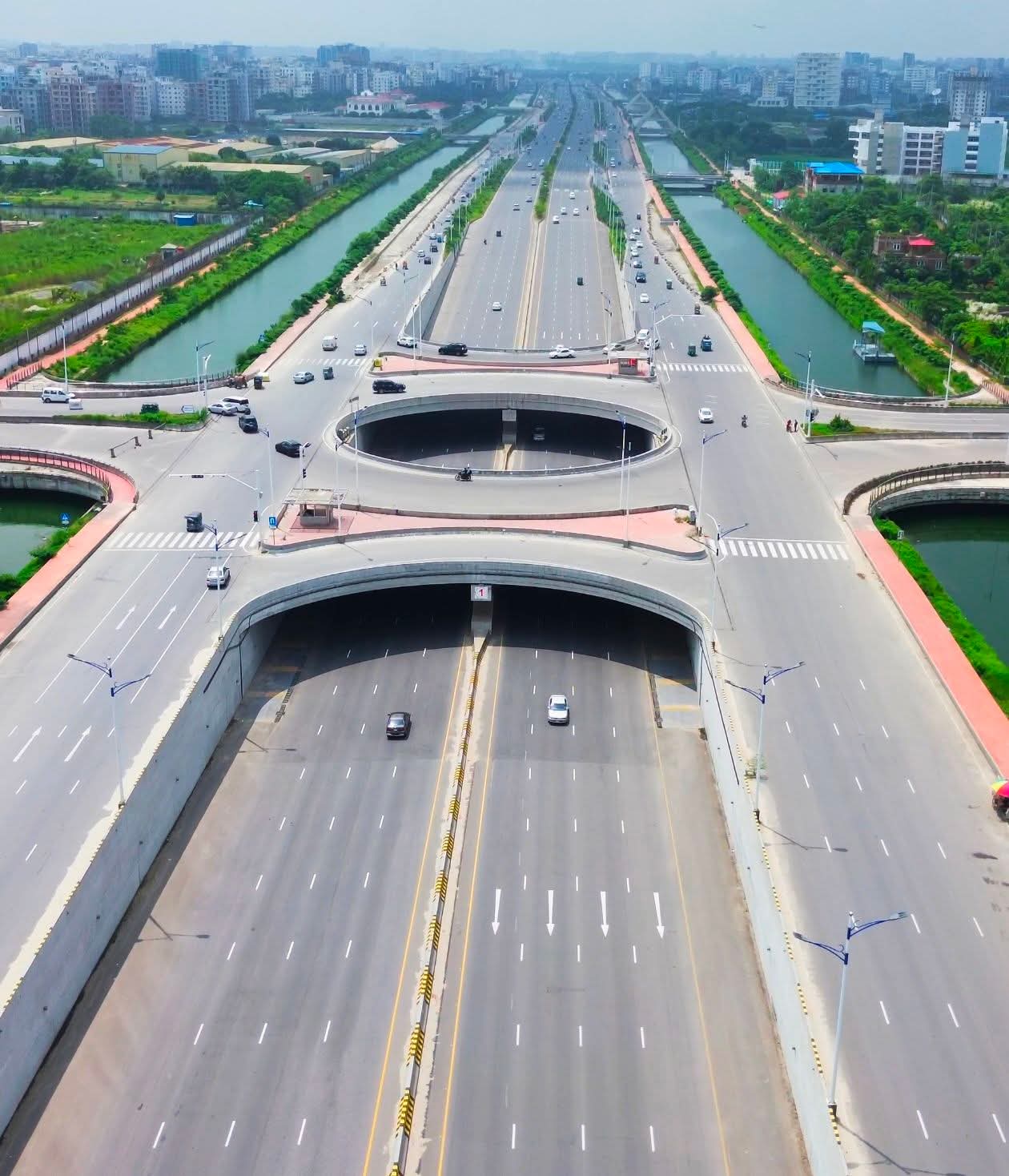 বাংলাদেশের সবচেয়ে আধুনিক সড়ক পূর্বাচল এক্সপ্রেসওয়ে।