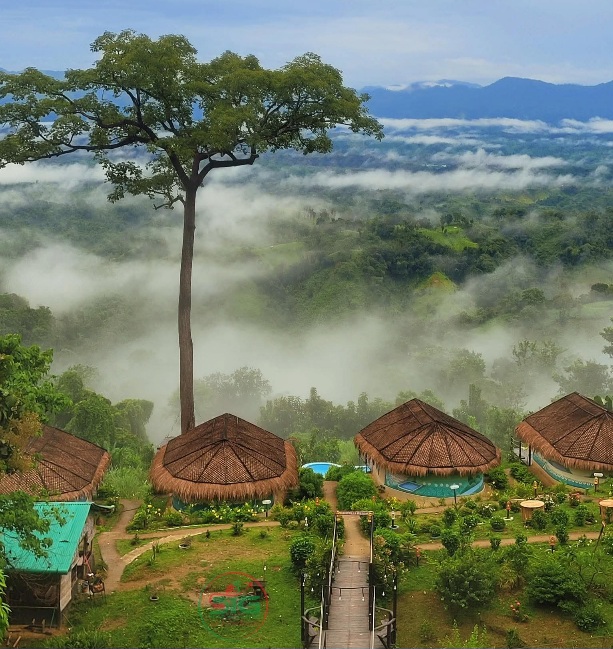 বিকালে মেঘপল্লী রিসোর্ট ও সাজেকের ভিউ। বৃষ্টি হলে যেকোনো সময় এমন ভিউ দেখা যায়।