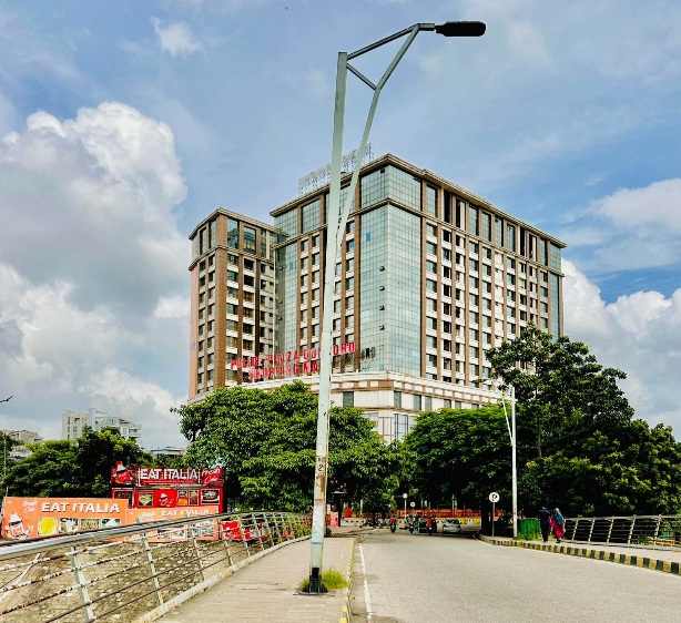 পুলিশ প্লাজা, গুলশান ১ ঢাকা, বাংলাদেশ।