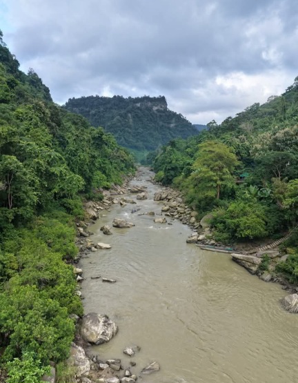পড়ন্ত বিকেলে ধারণ করা থানচি উপজেলার তিন্দু ইউনিয়নের রাজা পাথর এলাকা, আমার দেখা থানচি উপজেলার মধ্যে সবচাইতে সুন্দর স্পট এটি।💚
