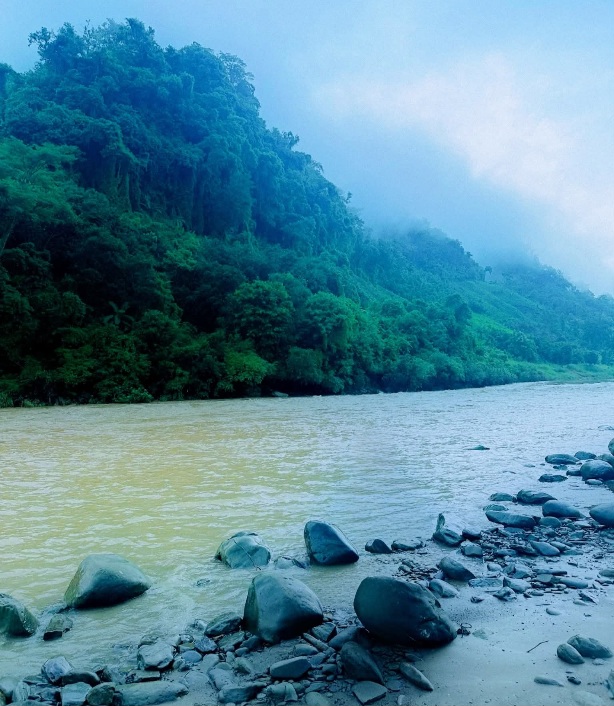 বান্দরবানের তিন্দু, থানচি আর সাঙ্গু নদী এক অকৃত্রিম সৌন্দর্যে ভাসায় আমাদেরকে।❤️