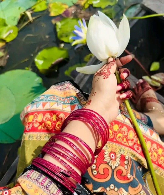 তুমাকে নিয়ে আমার যত ভাবনা।
তুমাকে নিয়ে আমার যত আশা।