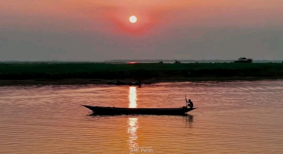 কষ্টের নদী পেরিয়ে, আশার আলোয় ভেসে ওঠে! জীবনের আসল সৌন্দর্য।🧡