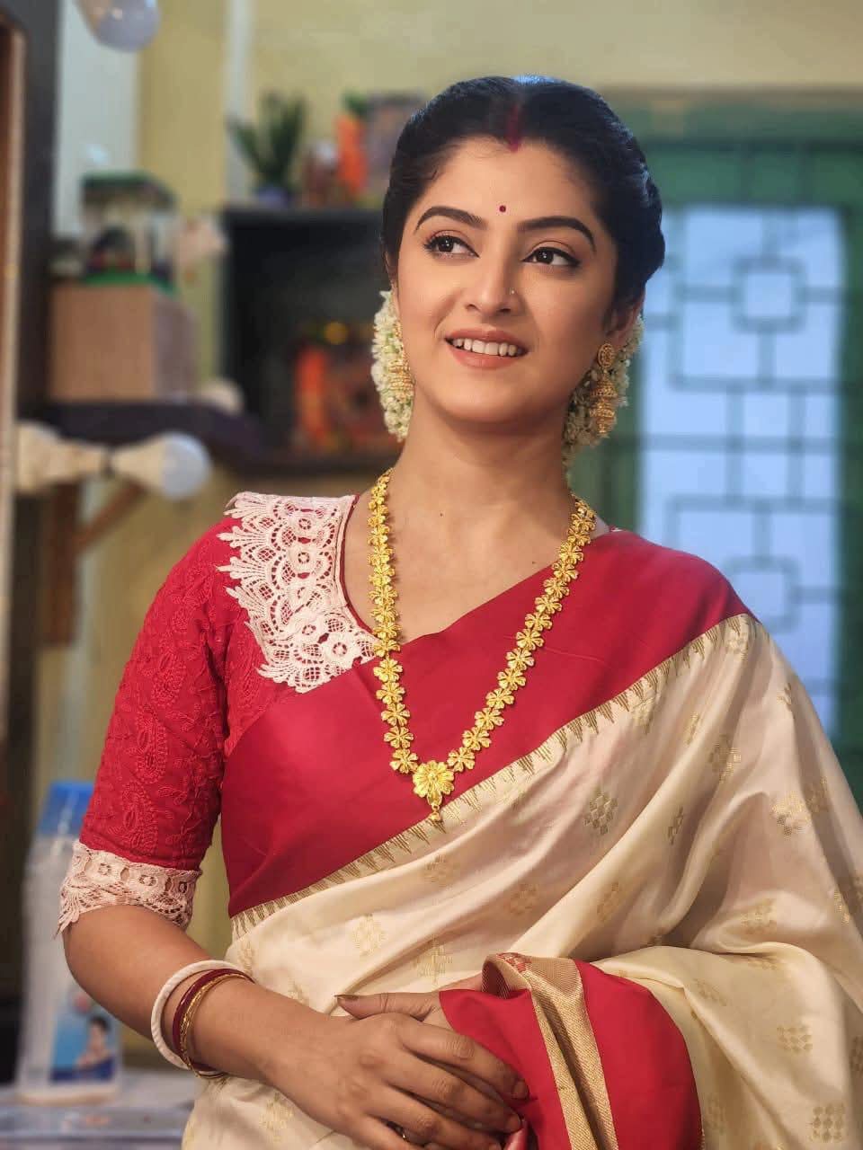 Sweta Mou Bhattacharya - Saree Lover