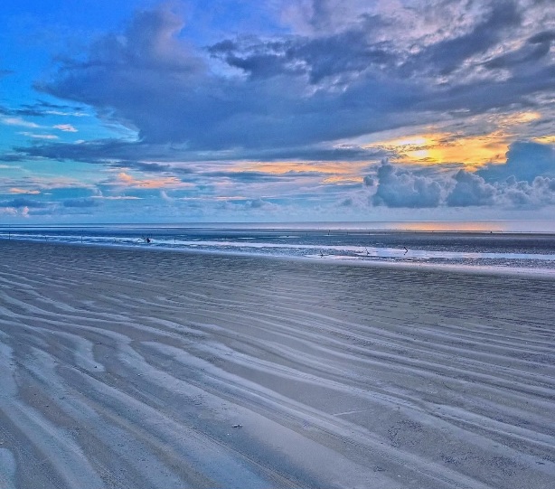 কুয়াকাটা সমুদ্রসৈকতের লেবুর চরের এই পরিবেশ জাস্ট অসাধারণ।❤️