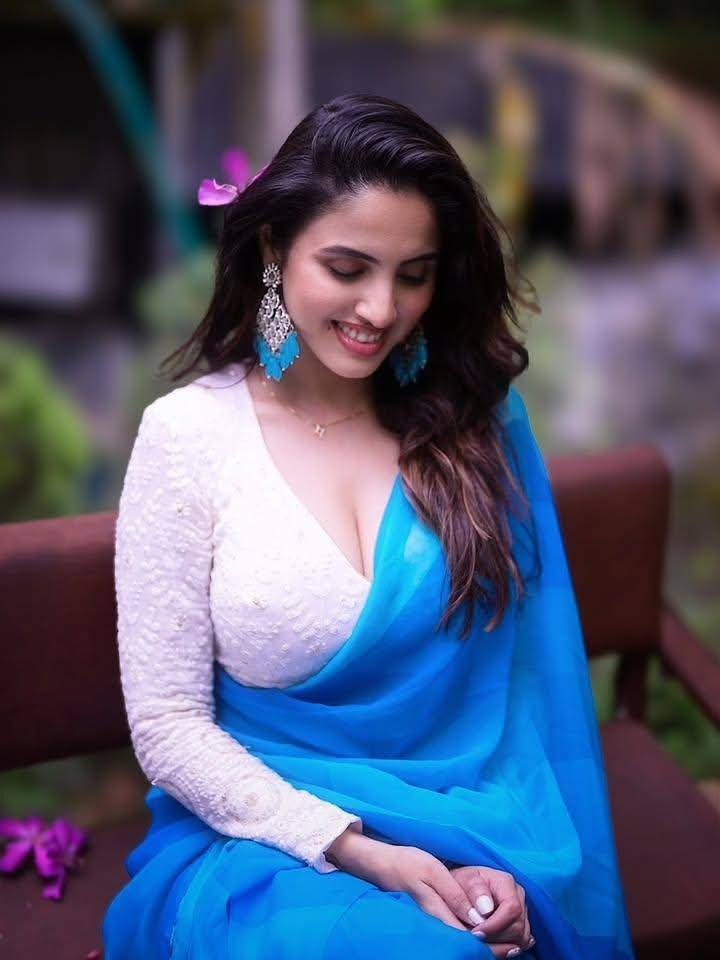 Priyanka Kholgade - Saree Lover