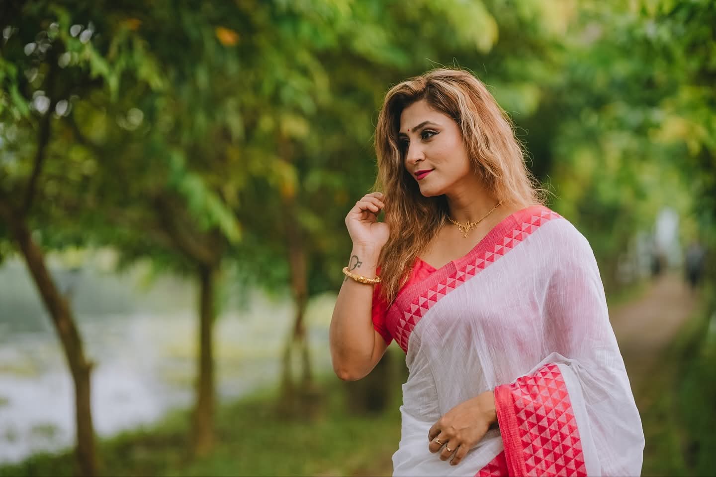 Trissha Chatterjee - Saree Beauty