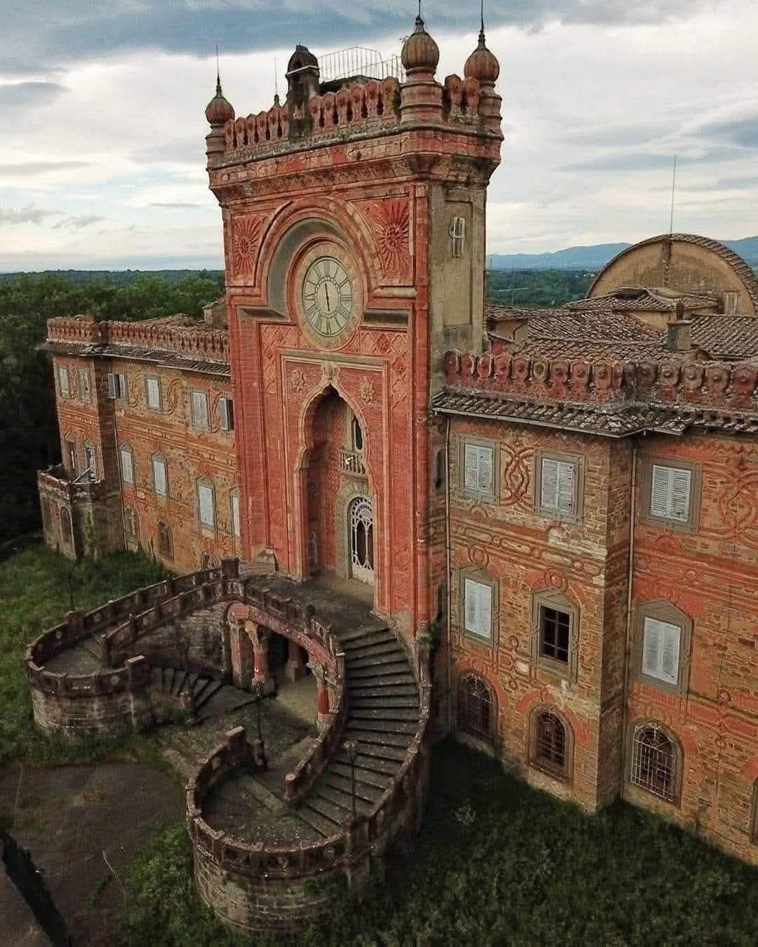 Abandoned mansion in Italy