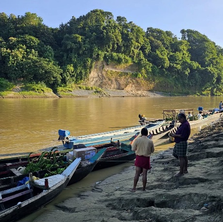 ভোরবেলার সাঙ্গু নদী।
পার্বত্য বান্দরবান, চট্টগ্রাম, বাংলাদেশ।