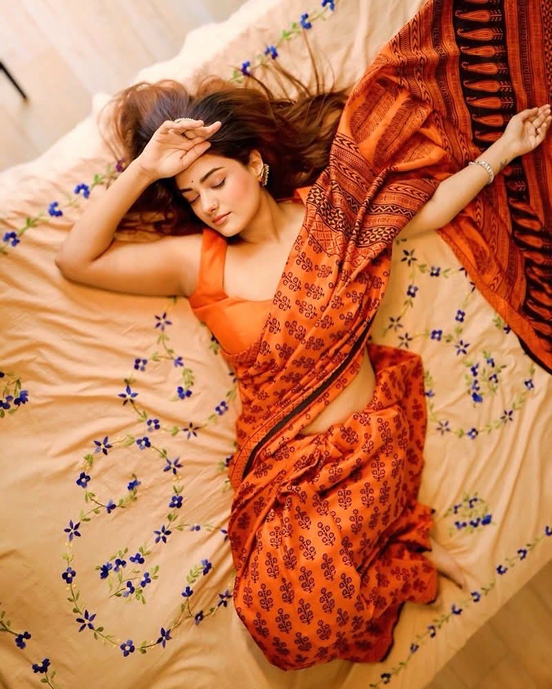 Natasha Singh - Indian Saree Beauty