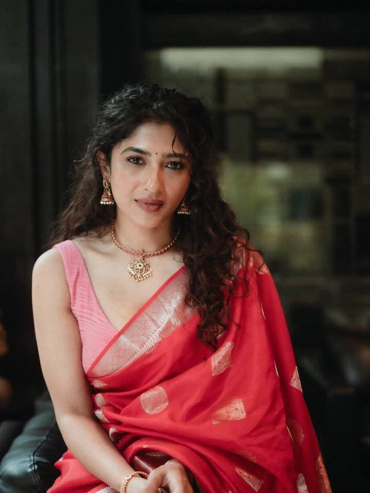 Roshni Prakash - Indian Saree Beauty