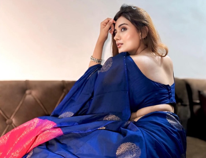 Natasha Singh - Indian Saree Beauty