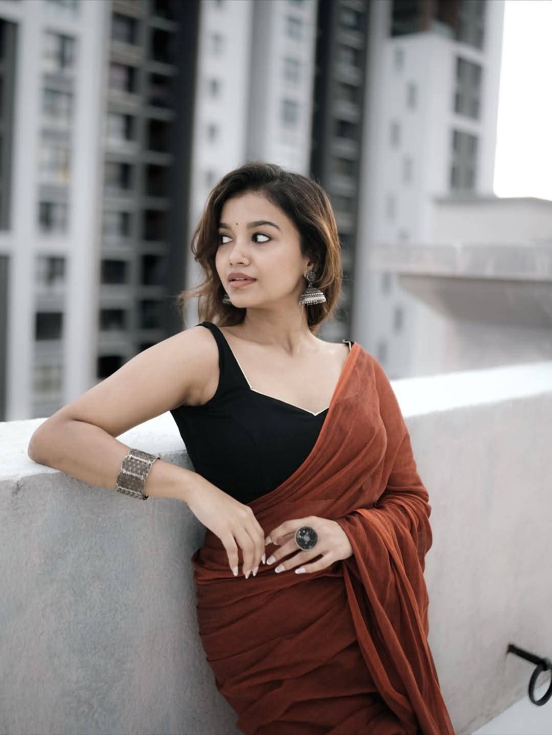 Sanjana Tiwari - Indian Saree Beauty