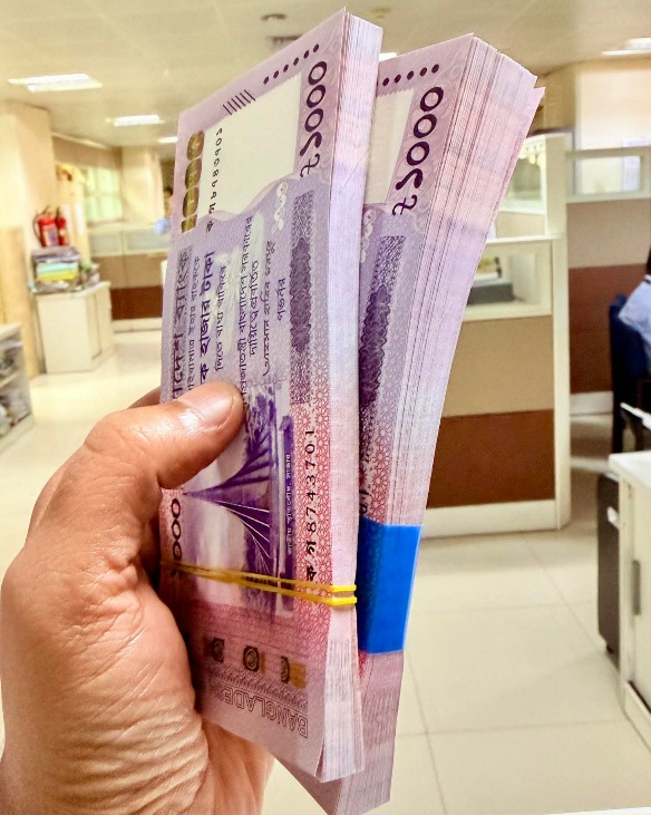 পরিশ্রম করেন, টাকা উপার্জন করেন, চুপচাপ থাকেন, জীবন উপভোগ করেন।🔥