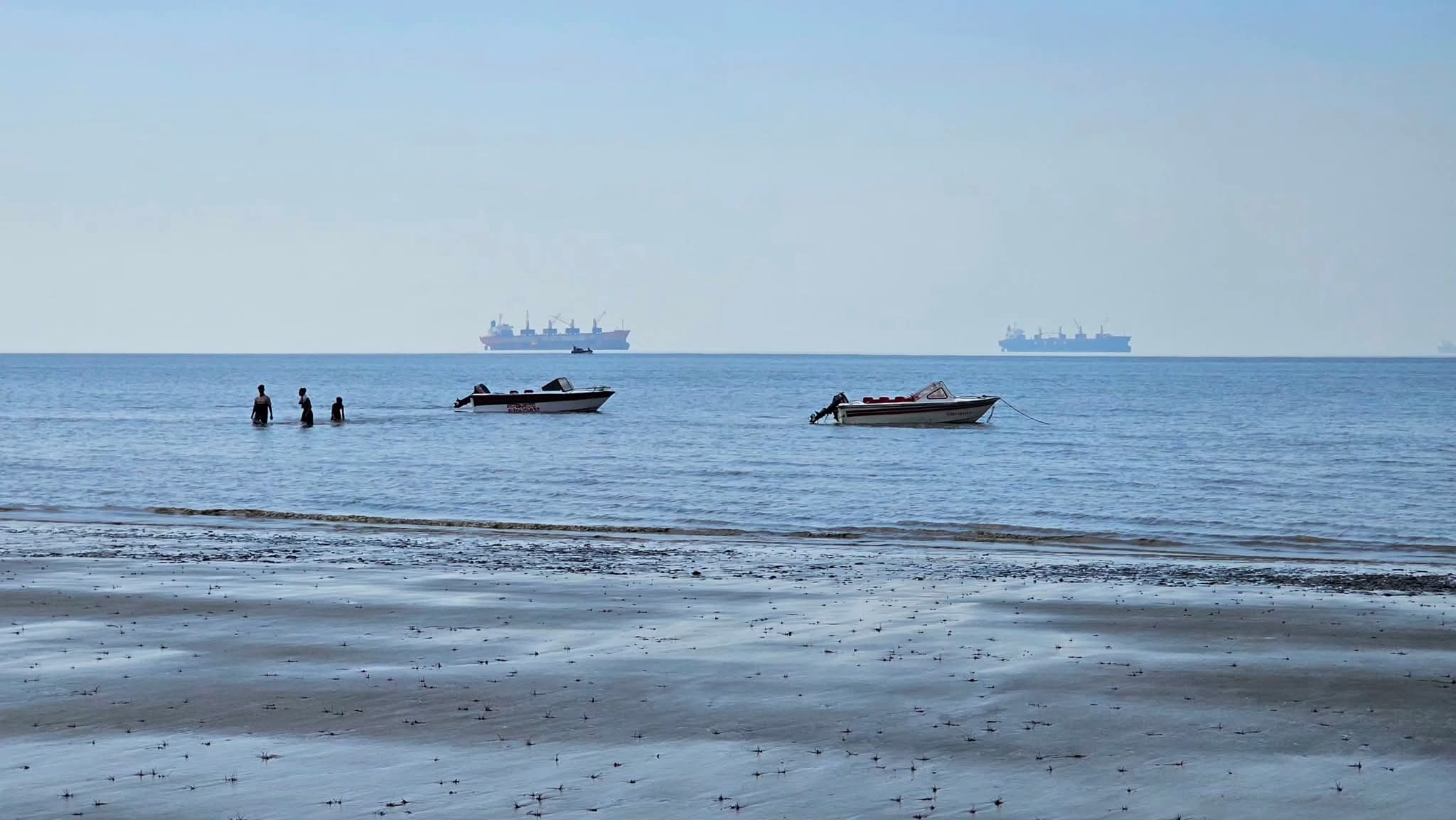 পারকি সমুদ্র সৈকত, আনোয়ারা, চট্টগ্রাম, বাংলাদেশ।