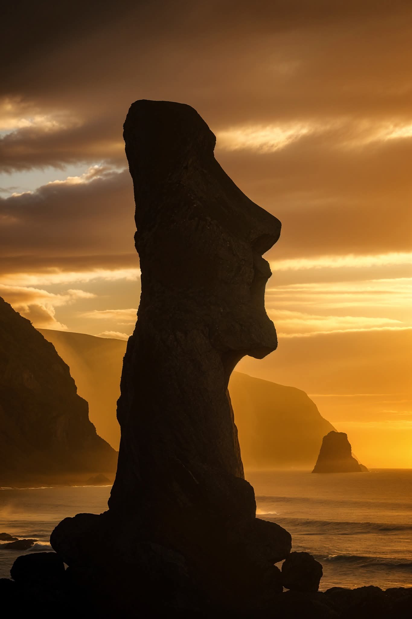 🗿 Ancient guardian at Easter Island, Chile!