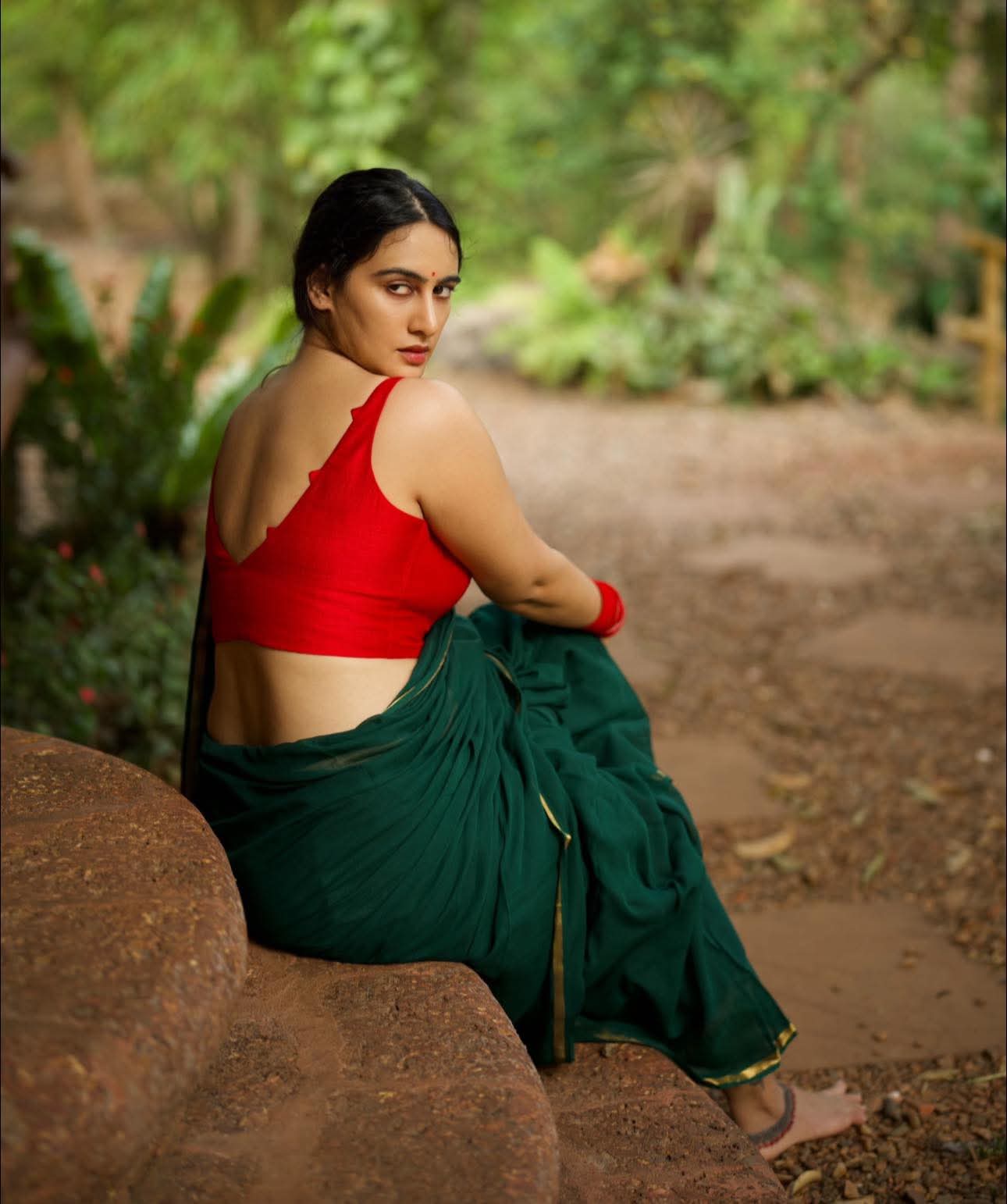 Megha Shukla - Indian Saree Beauty