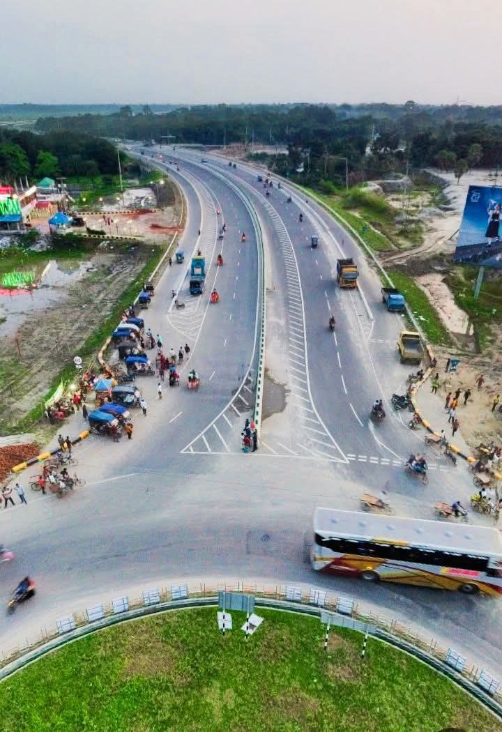 মধুমতী সেতু সংযোগ সড়ক, কাশিয়ানী, গোপালগঞ্জ, বাংলাদেশ।