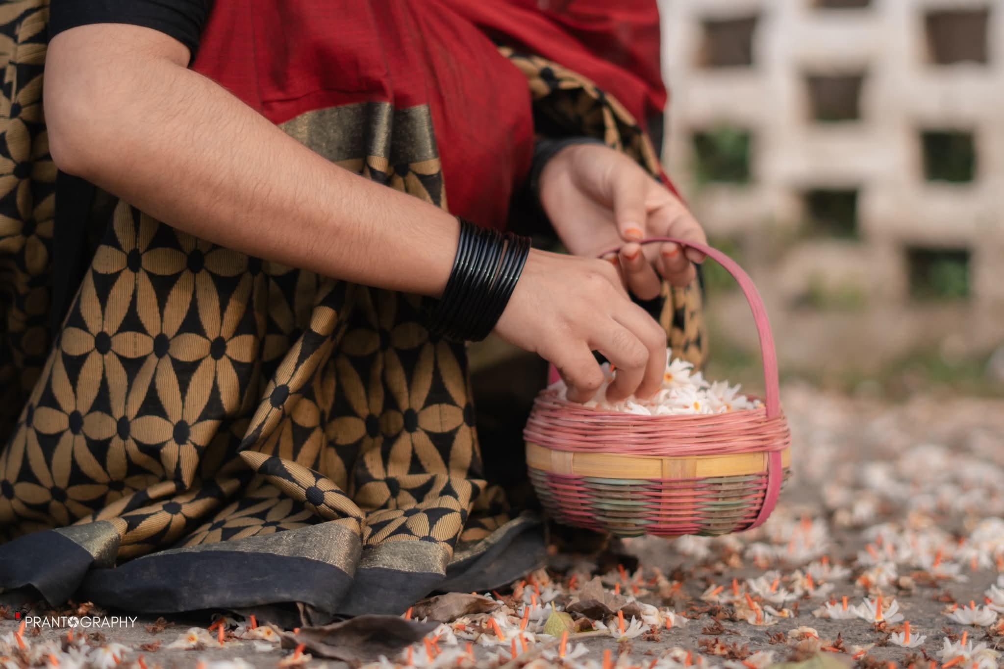 ভোরের শিশিরে ভেজা শিউলী এক টুকরো নীরব ভালোবাসা।