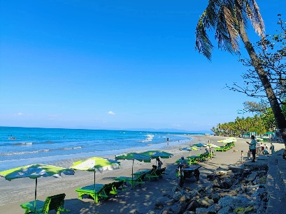 নীল আকাশের নিচে দারুচিনি দ্বীপের সৌন্দর্য! সেন্ট-মার্টিন, বাংলাদেশ। 🌊