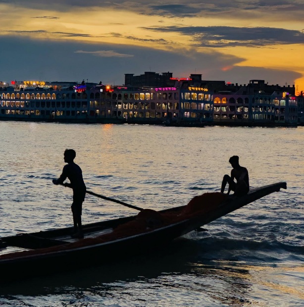 শেষ বিকেলে কীর্তনখোলা নদী।💖