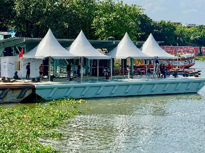 ধলেশ্বরীর তীরে মুন্সিগঞ্জ লঞ্চঘাট।