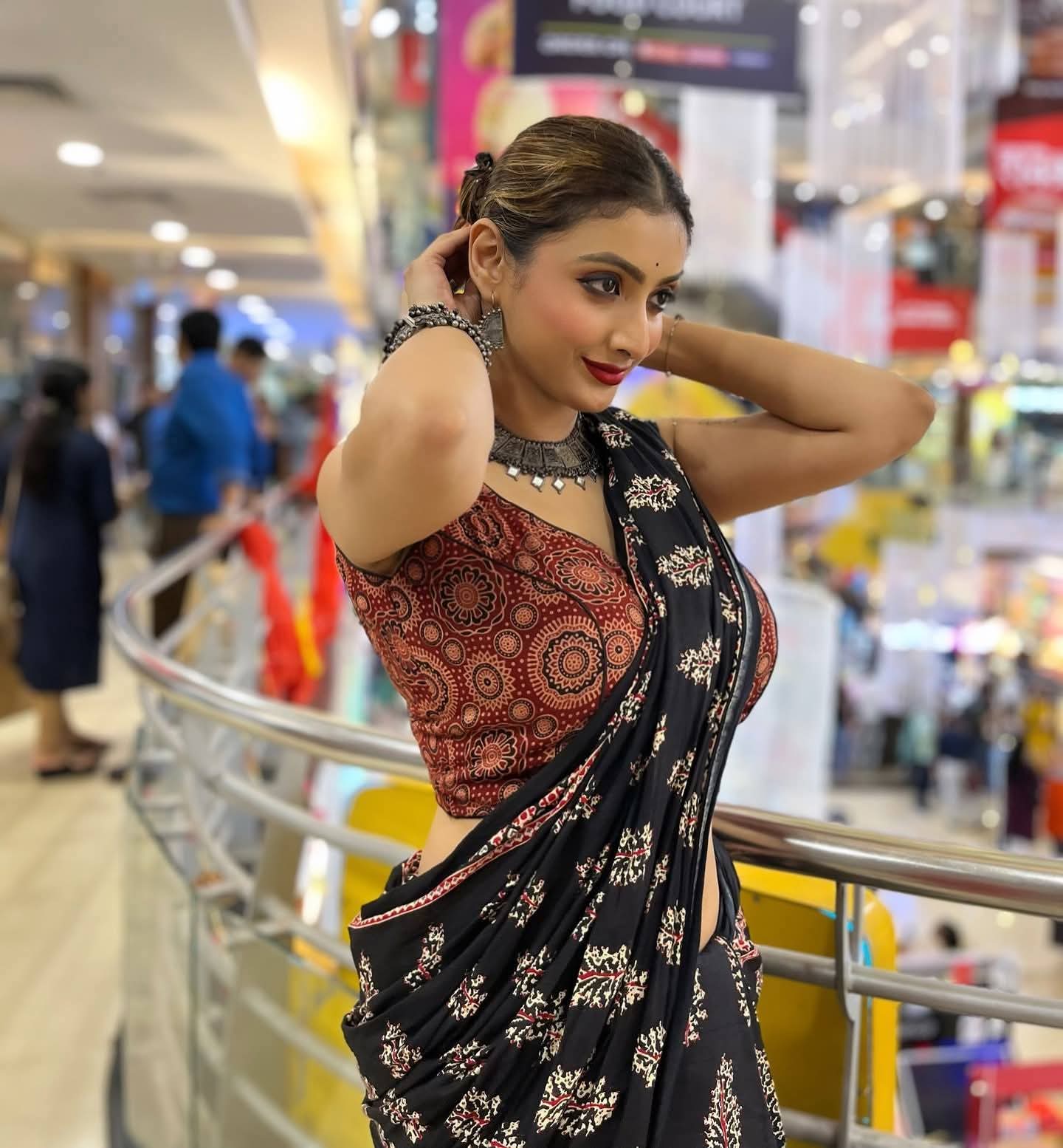 Sanchari Roy - Kolkata Saree Beauty - Indian Saree Model - Saree Lover