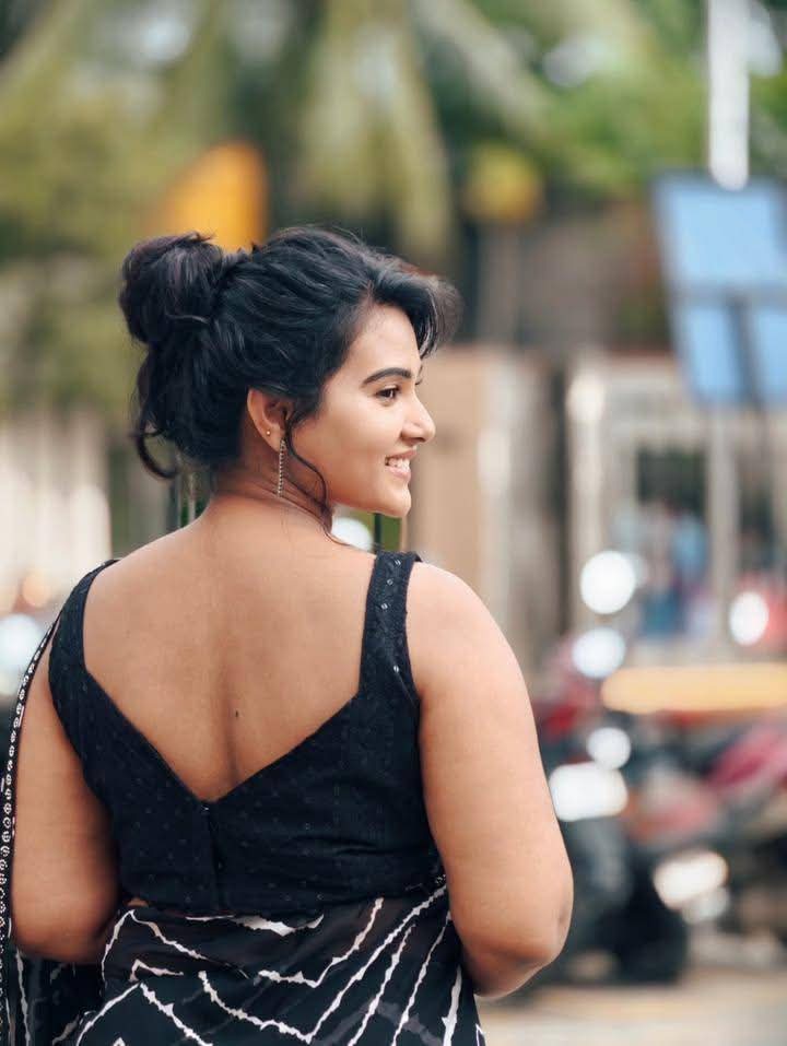 Dhivya Duraisamy - Indian Saree Beauty - Indian Saree Model - Saree Lover