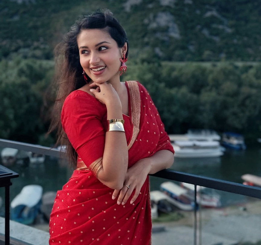 Tasnia Farin - Bangladeshi Beautiful Actor - Bangladeshi Beautiful Model - Red Saree Lover