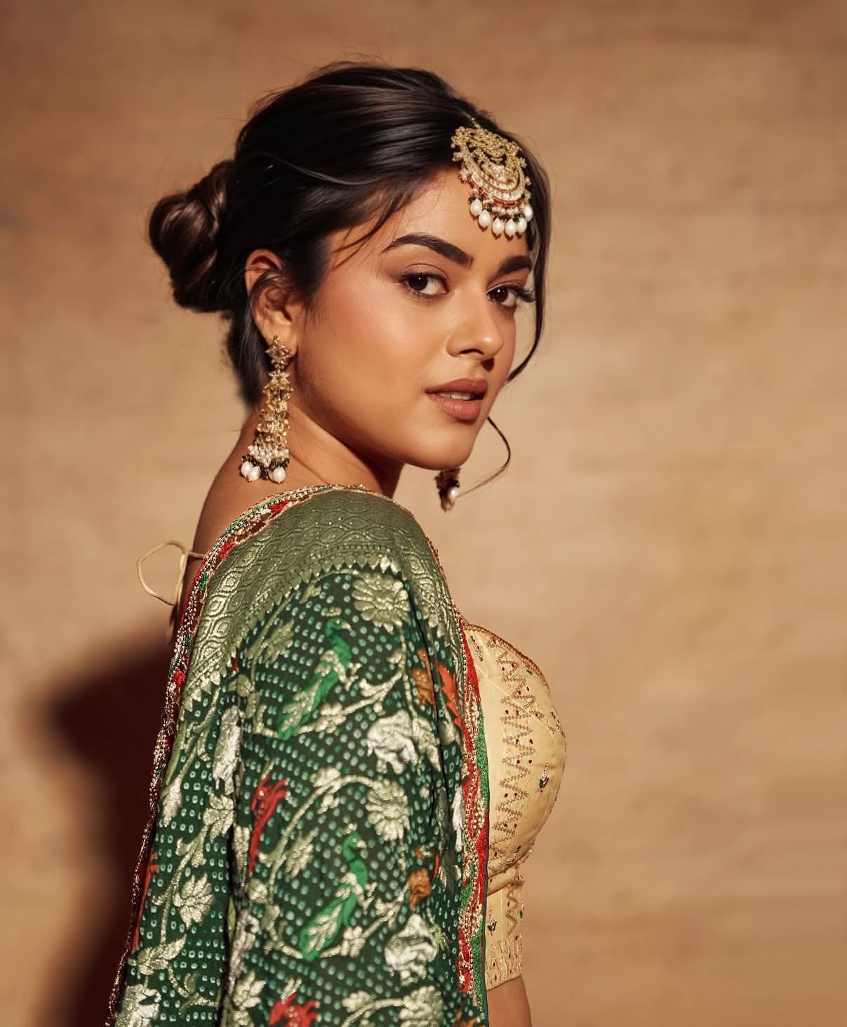 Siddhi Idnani - Indian Saree Beauty - Indian Saree Model - Saree Lover