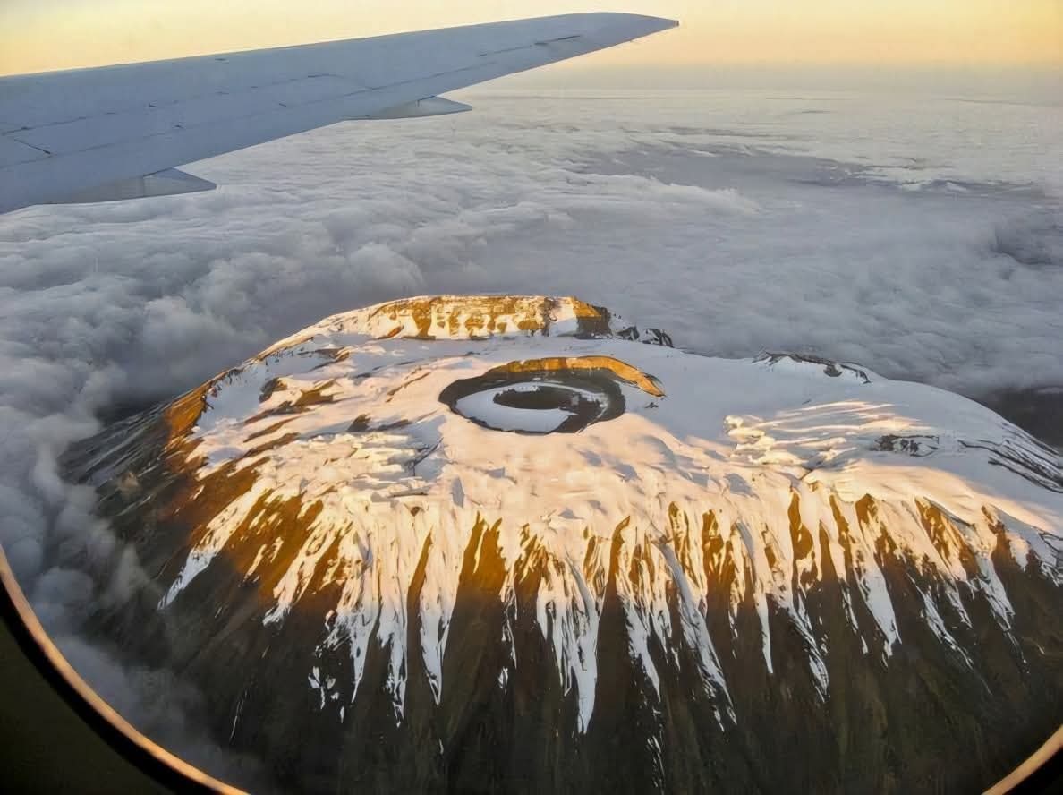 Top of Mount Kilimanjaro, Tanzania 🇹🇿