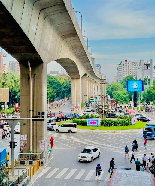 ঢাকার কারওয়ান বাজারের বর্তমান দৃশ্য। 
কারওয়ান, ঢাকা, বাংলাদেশ।