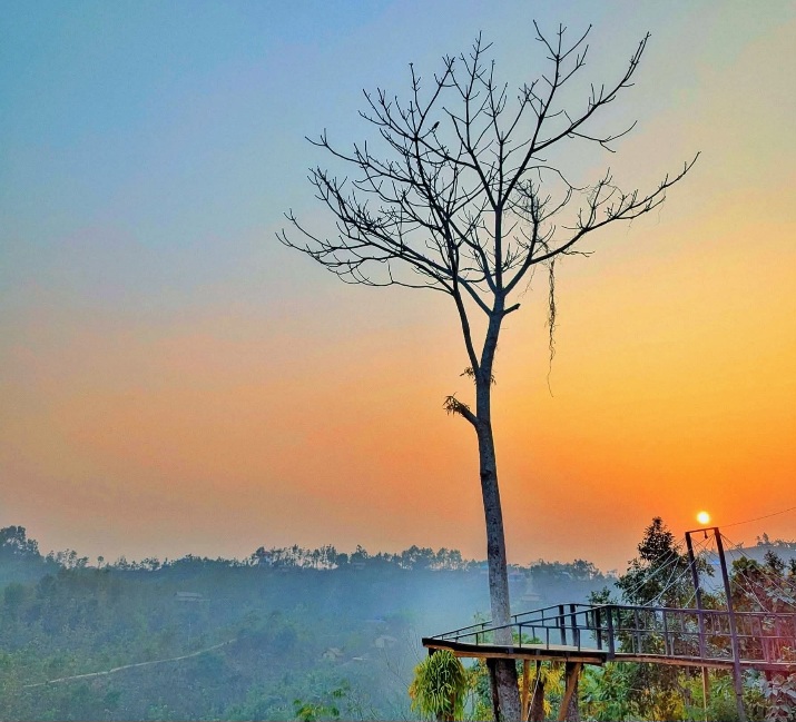 সাজেকে সূর্য যখন অস্ত যায়, তার ভিউটা এমনই দেখা যায়।❤️