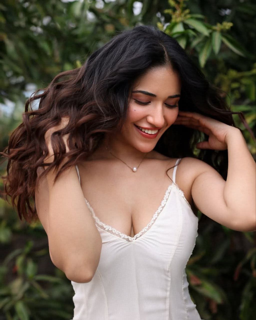 Ruhani Sharma - Indian Beautiful Actor - Indian Beautiful Model - Indian Beautiful Leady