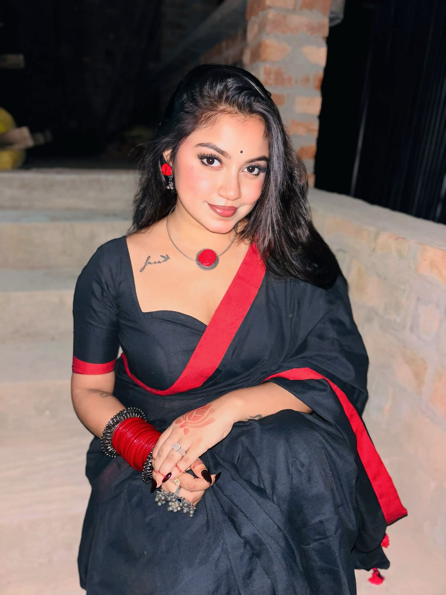 Heya Das - Indian Saree Model - Indian Saree Beauty - Black Saree Beauty - Black Blouse Beauty - Kolkata Saree River - Kolkata Saree Sondori