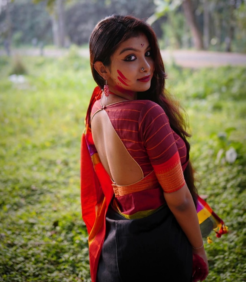Annesha - Indian Saree Sondori - Indian Saree Beauty - Backless Blouse Beauty - Black Saree Lover - Red Blouse Beauty - Indian Beautiful Girl - Indian Saree River