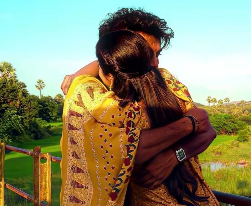 তুমি মানে...
হৃদয়ের এক গোপন সুখ!
তুমি মানে...
হাজার জনের মাঝেও চিরচেনা মুখ।
