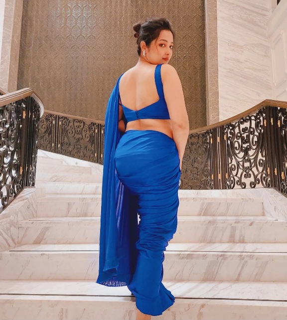 Aditi Roy - West Bengal Saree Blouse Model - West Bengal Backless Blouse Design - West Bengal Blouse Fashion - West Bengal Blue Saree Beauty - West Bengal Blue Blouse Beauty - West Bengal Backless Blouse Fashion - West Bengal Hot Woman Photo - Blue Blouse Lover - West Bengal Blouse Style