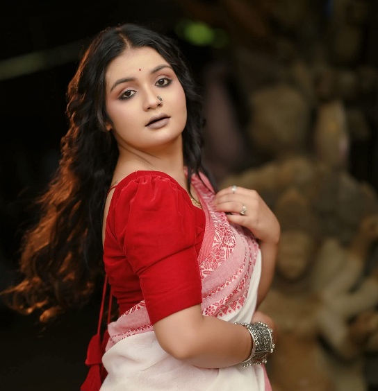 Sathi Mandal - Kolkata Saree Model - Kolkata Saree Beauty - Red Blouse Beauty - Red Blouse Style - Kolkata Saree Blouse Lover - Kolkata Leady Photo - Kolkata Saree Sondori - Kolkata Saree Photoshoot - Kolkata Saree Style - Kolkata Saree River - Kolkata Saree Photoshoot