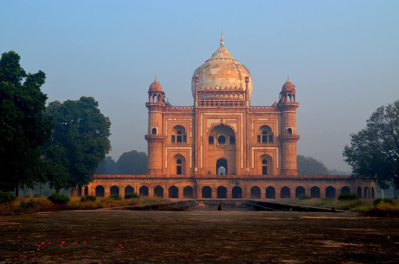 Tomb, Delhi, India 
#Delhiindia #Delhi #India #TempleIndia