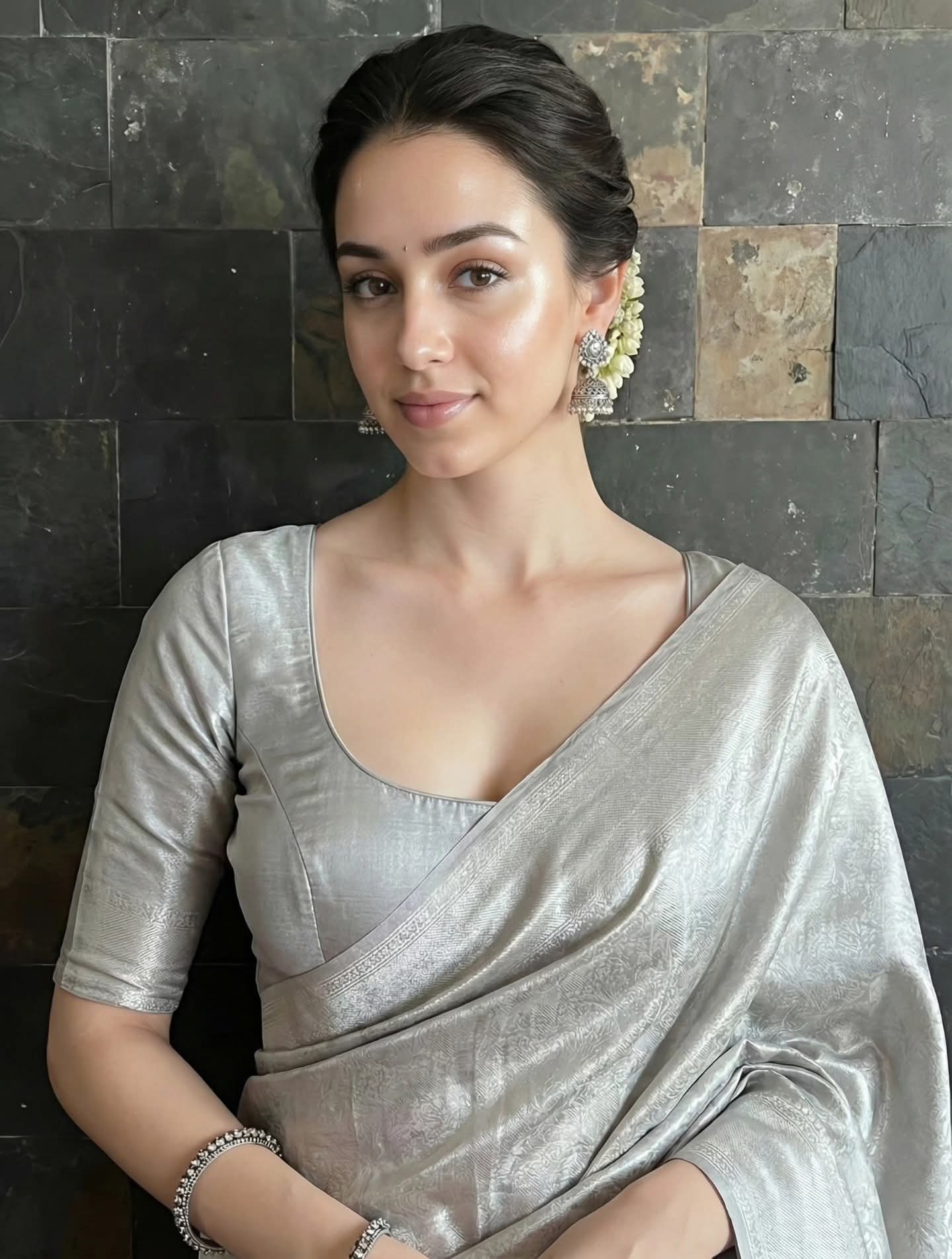 Soniyaa - Indian Saree Model - Indian Saree Blouse Style - Indian Blouse Design - Indian Hot Girl Photo - Indian Saree Fashion - Indian Saree Shoot - Indian Blouse Style - Indian Silver Saree Blouse Fashion - Indian Saree Beauty - Indian Saree Style - Indian Saree Photoshoot
#SilverElegance #DressGoals #saree #sareelove #sareefashion #blousedesigns #silksaree