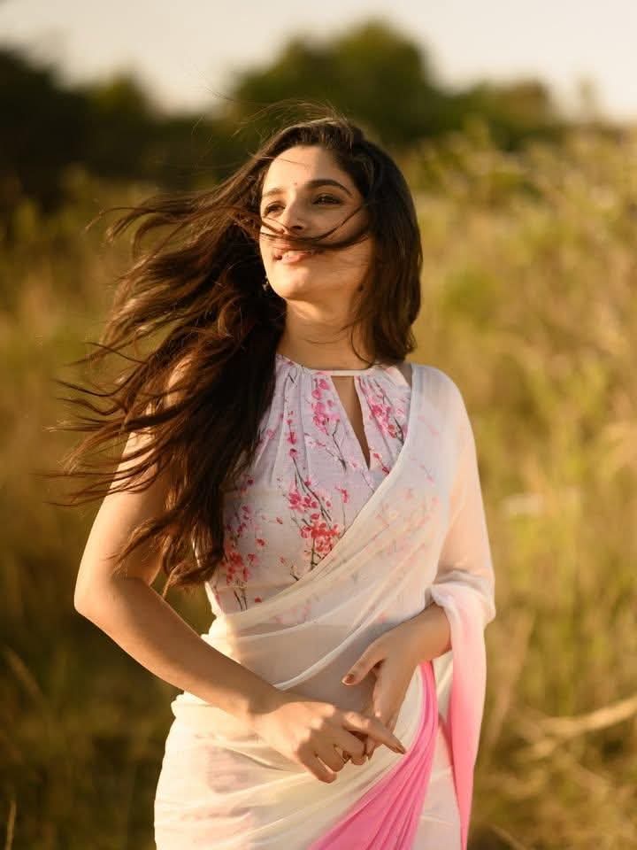 Tejaswini Sharma - Indian Saree Beauty - Indian Hot Saree Model - Indian Saree Lover - Indian White Blouse Fashion - Indian Hot Girl Photo - Indian White Saree Shoot - Indian Saree Blouse Fashion - Indian Blouse Design - Indian Saree Blouse Style - Indian Saree Photoshoot