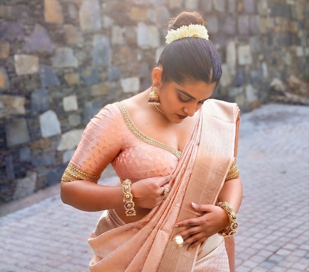 Nivetha Thomas - Bollywood Saree Beauty - Bollywood Hot Saree Model - Bollywood Saree Lover - Bollywood Blouse Lover - Bollywood Hot Girl Photo - Bollywood Saree Shoot - Bollywood Saree Blouse Fashion - Bollywood Blouse Design - Bollywood Saree River - Bollywood Saree Sondori - Bollywood Saree Blouse Style - Bollywood Saree Photoshoot