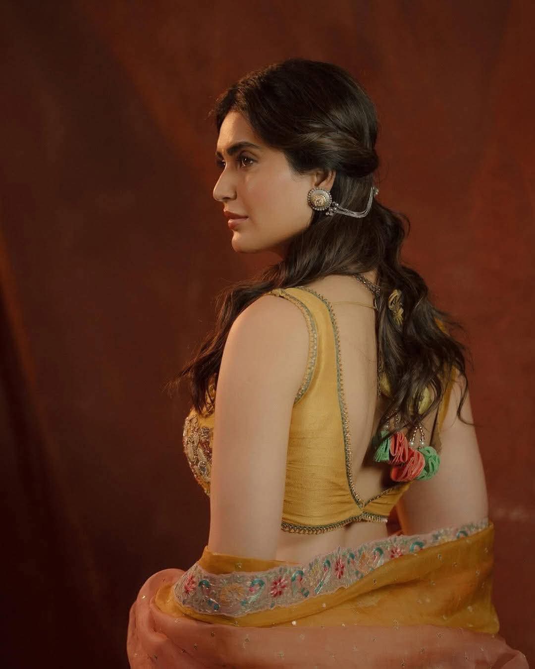 Karishma Tanna - Indian Saree Blouse Model - Indian Backless Blouse Design - Indian Saree Shoot - Indian Saree Beauty - Indian Blouse Style - Indian Backless Blouse Fashion - Indian Hot Leady Photo - Indian Backless Blouse Lover - Indian Backless Blouse Style - Indian Saree Blouse Photoshoot