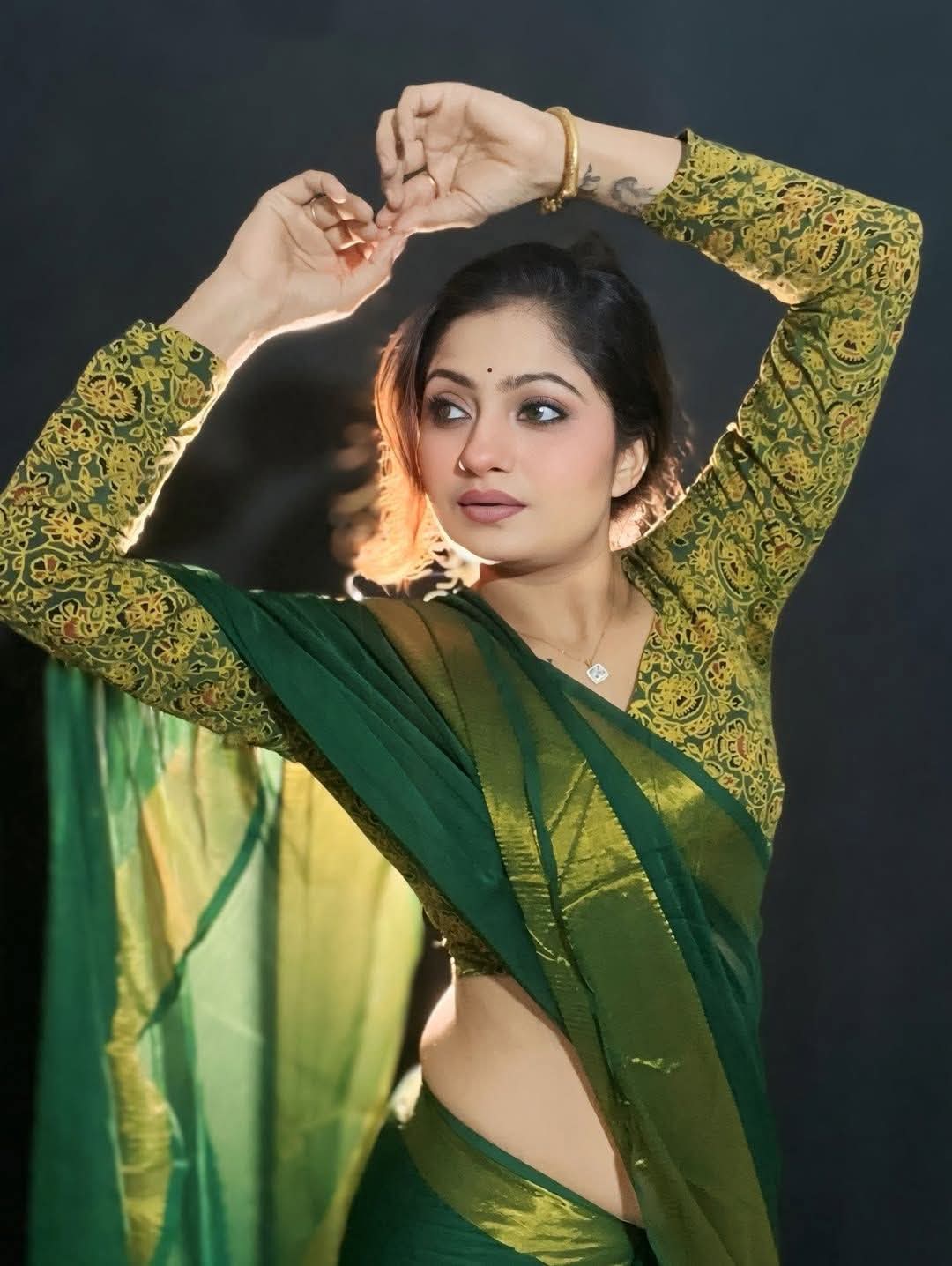 Sanam Joshi - Indian Saree Beauty - Indian Saree Fashion - Indian Blouse Fashion - Indin Girl Photo - Indian Saree Model - Indian Saree Sondori - Indian Saree Shoot - Indian Saree Lover - Indian Saree Style - Indian Saree Photoshoot