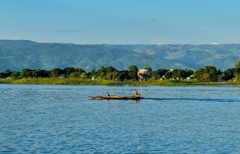 নীল দরিয়া, টাঙ্গুয়ার হাওর, সুনামগঞ্জ, বাংলাদেশ।