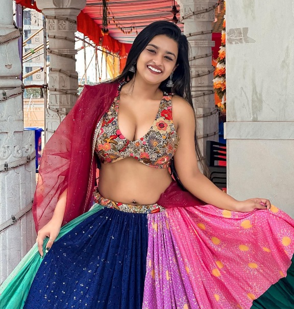 Suhana Khan - Indian Lehenga Beauty - Indian Lehenga Lover - Indian Hot Girl Photo - Indian Lehenga Fashion - Indian Lehenga Style - Indian Lehenga Photoshoot - Indian Lehenga Design - Indian Lehenga Model