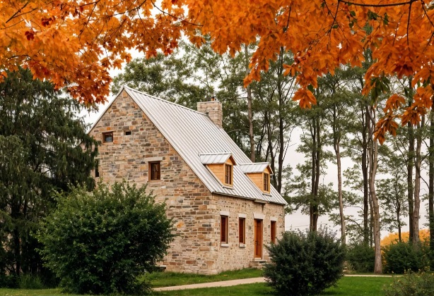 🍁 Autumn stone cottage in Quebec, Canada!